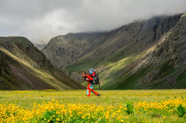 Où trouver les meilleurs sentiers pour une randonnée dans les montagnes de la Sierra de Gredos, Espagne : équipements et périodes idéales ?